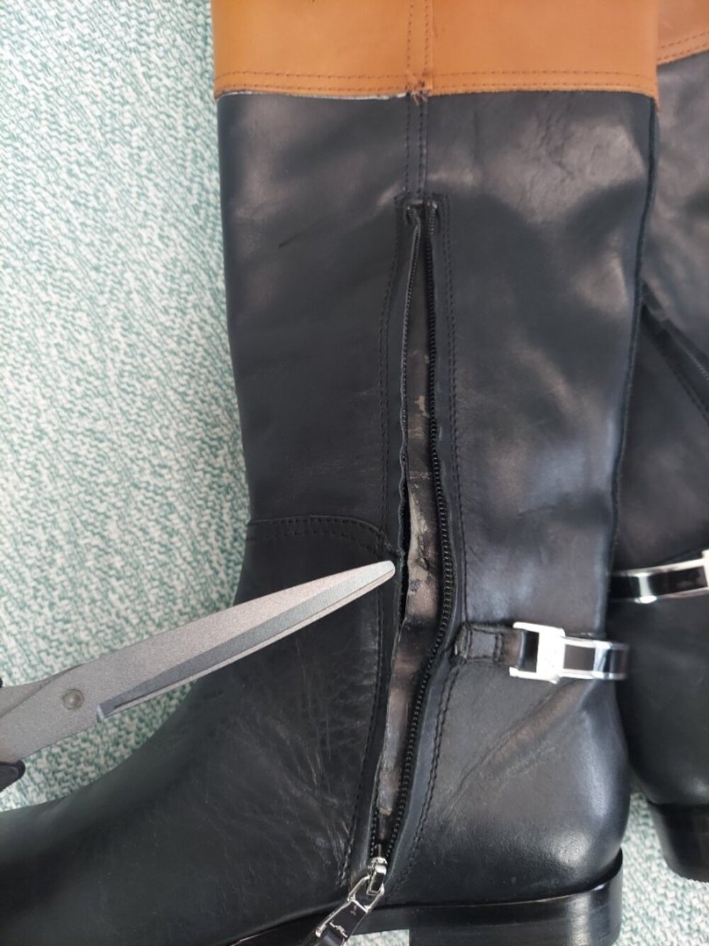 Lauren Ralph Lauren Berna Two-Tone Riding Boot · Size 8.5 · Black & Brown - Picture 13 of 16